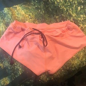 Lululemon surf to sand bottoms